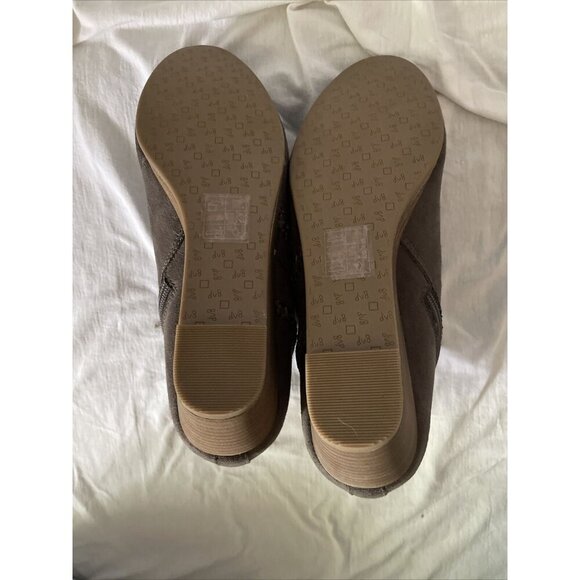 Brown Suede Ankle Booties With Side Zipper & Stacked Heel By AVA & VIV Size 8W - Picture 6 of 9